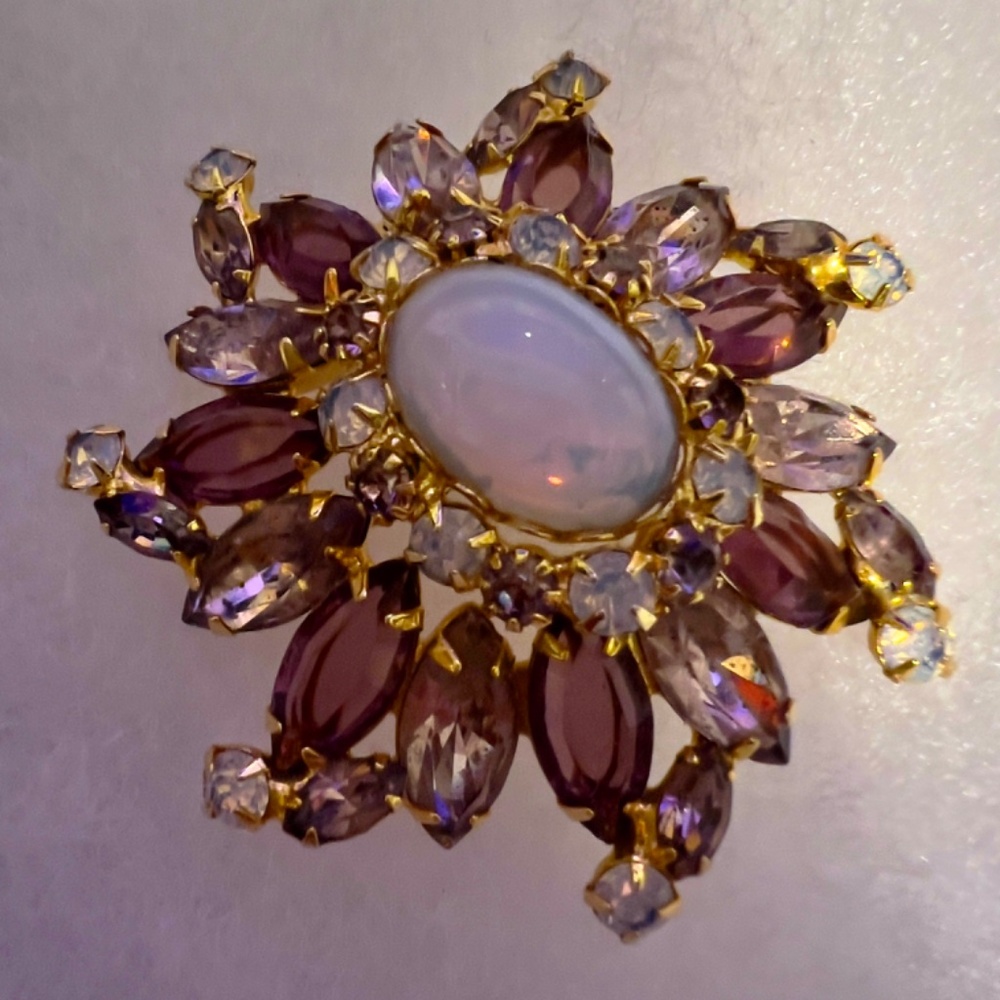 BROOCH AMETHYST/AB RHINESTONES W/OPAL CNTR DOG TOOTH PRONG OPEN WORK HIGHEND VTG - Picture 2 of 6